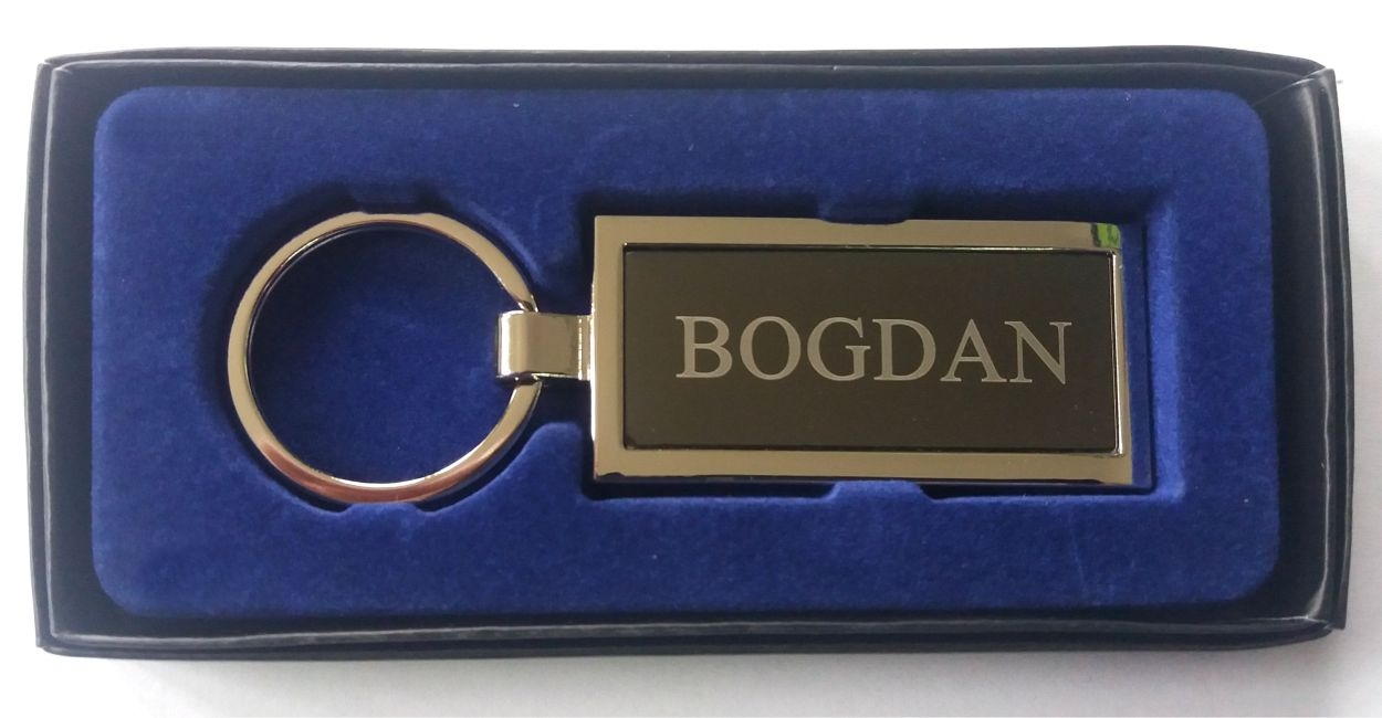 Breloc gravat barbatesc - Bogdan ( 8 cm x 2.5 cm ) Breloc gravat barbatesc - Bogdan ( 8 cm x 2.5 cm )