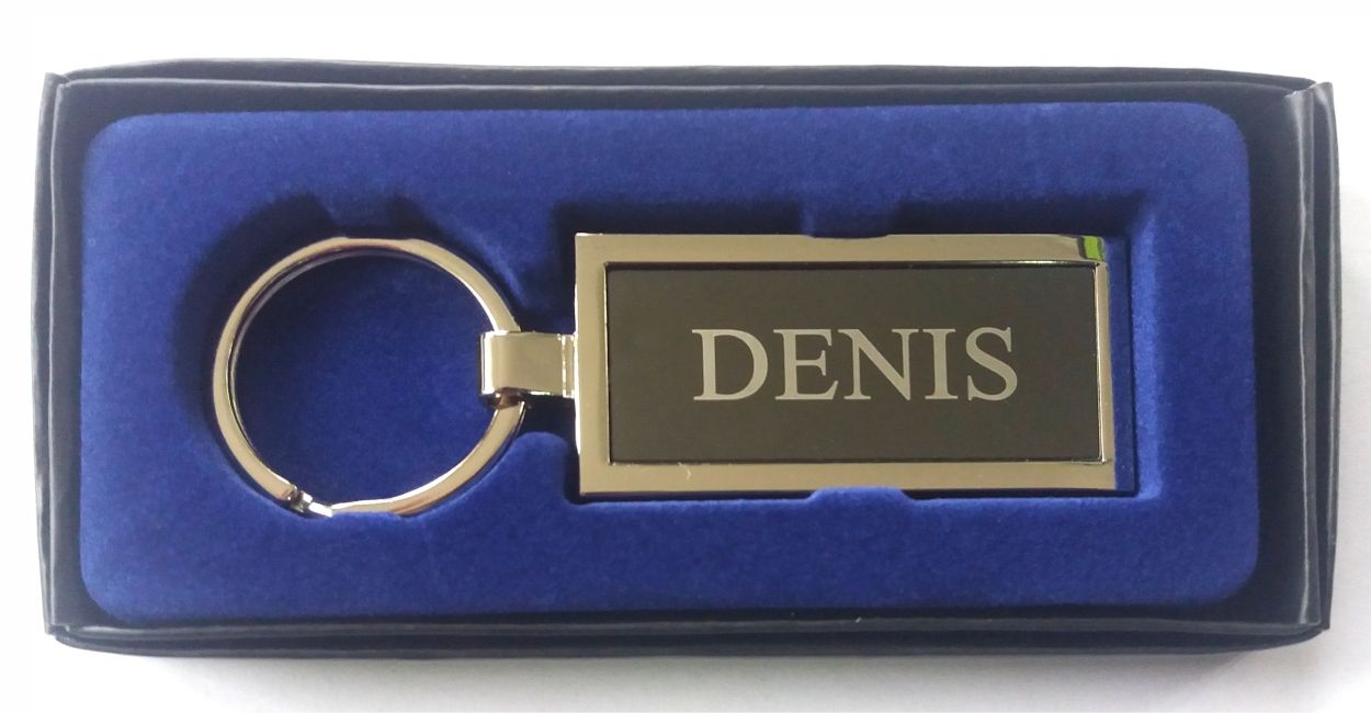 Breloc gravat barbatesc - Denis ( 8 cm x 2.5 cm ) Breloc gravat barbatesc - Denis ( 8 cm x 2.5 cm )