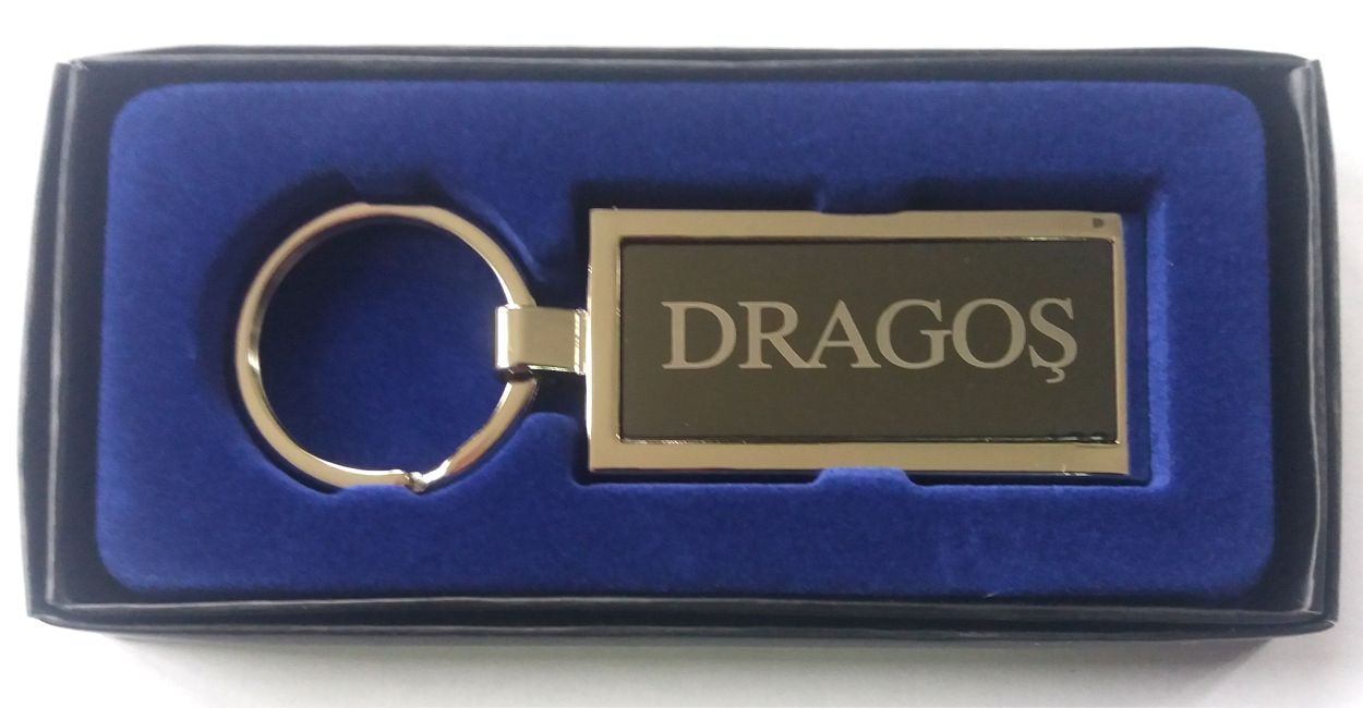 Breloc gravat barbatesc - Dragos ( 8 cm x 2.5 cm ) Breloc gravat barbatesc - Dragos ( 8 cm x 2.5 cm )