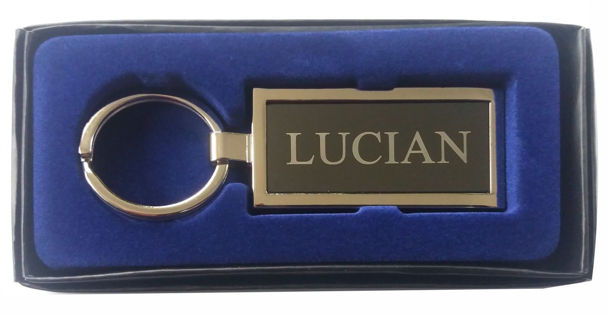 Breloc gravat barbatesc - Lucian ( 8 cm x 2.5 cm ) Breloc gravat barbatesc - Lucian ( 8 cm x 2.5 cm )
