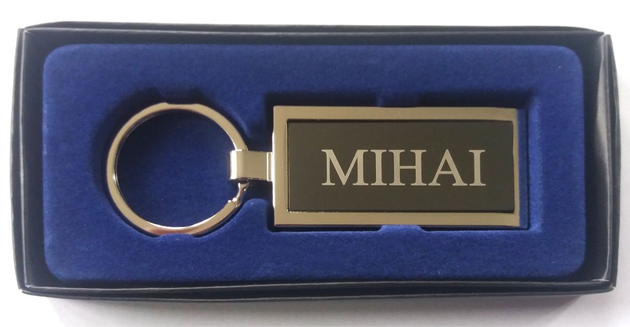 Breloc gravat barbatesc - Mihai ( 8 cm x 2.5 cm ) Breloc gravat barbatesc - Mihai ( 8 cm x 2.5 cm )