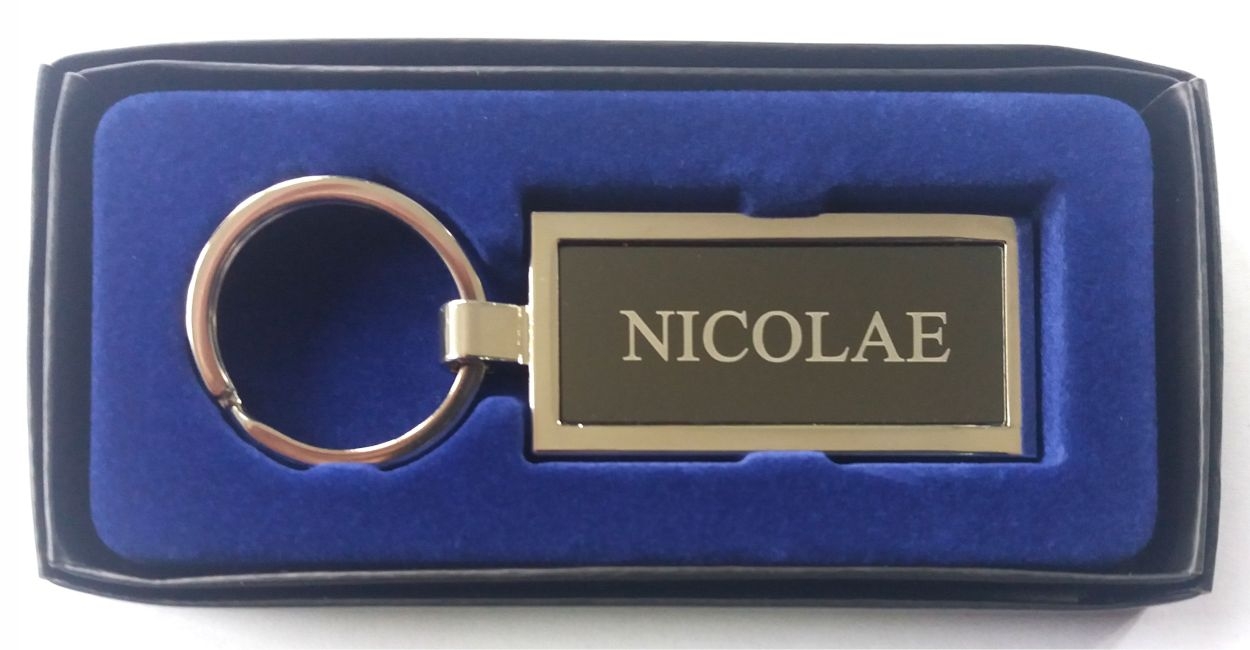 Breloc gravat barbatesc - Nicolae ( 8 cm x 2.5 cm ) Breloc gravat barbatesc - Nicolae ( 8 cm x 2.5 cm )