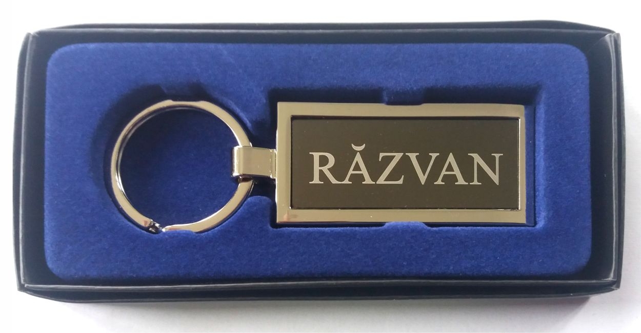 Breloc gravat barbatesc - Razvan ( 8 cm x 2.5 cm ) Breloc gravat barbatesc - Razvan ( 8 cm x 2.5 cm )