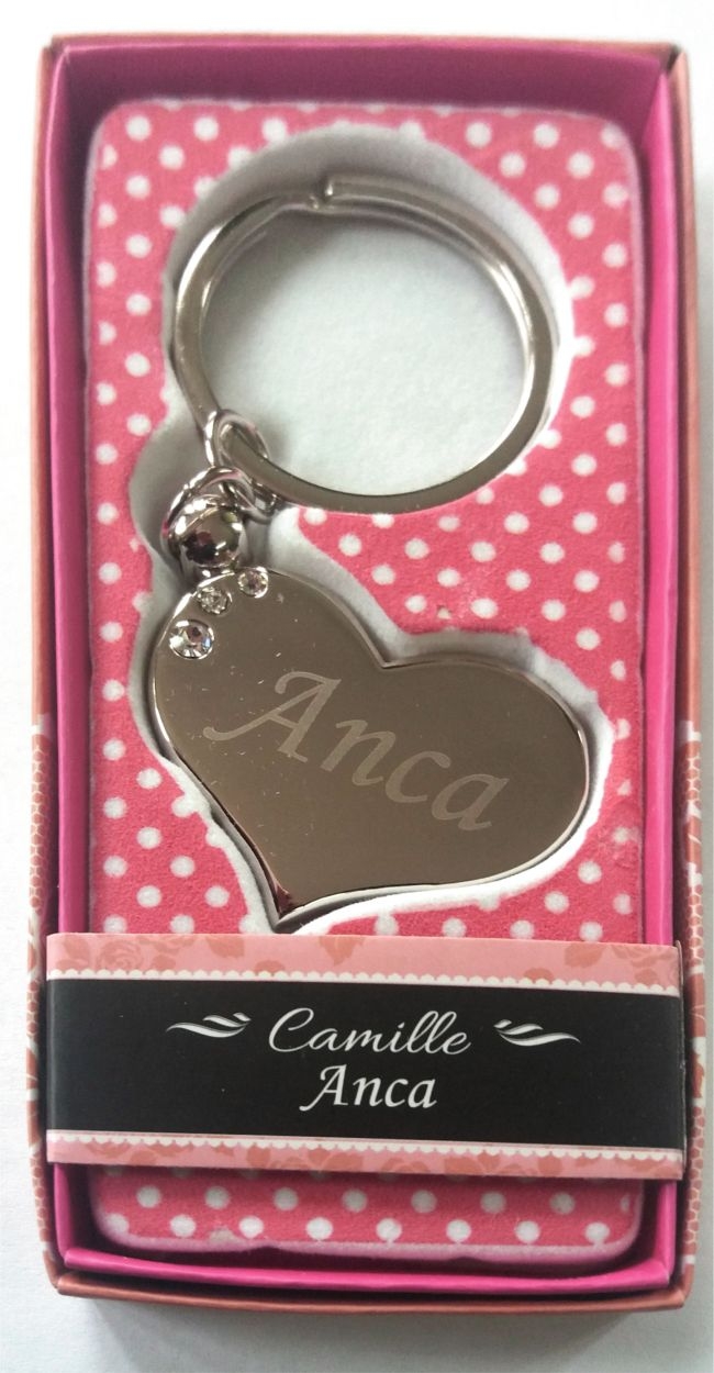 Breloc gravat inima  - Anca ( 7 cm x 3.80 cm  ) Breloc gravat inima  - Anca ( 7 cm x 3.80 cm  )