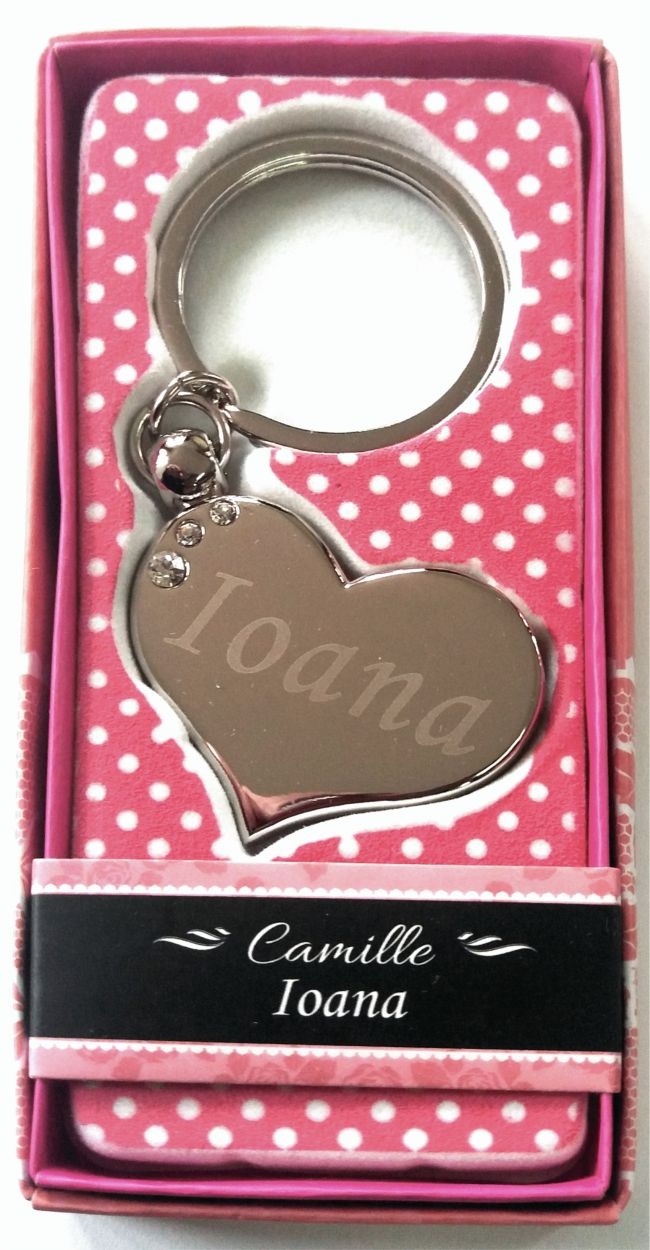 Breloc gravat inima  - Ioana ( 7 cm x 3.80 cm  ) Breloc gravat inima  - Ioana ( 7 cm x 3.80 cm  )