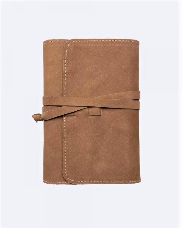 Husă pentru biblie, marime mica, piele autentica cu snur, maro, prelucrata manual Husă pentru biblie, marime mica, piele autentica cu snur, maro, prelucrata manual