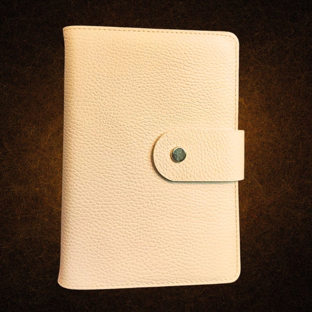 Biblia in husa handmade piele autentica, cu bareta si capsa, marime medie,  bej, index, margini aurii, cuv. lui Isus cu rosu [057 HBS]