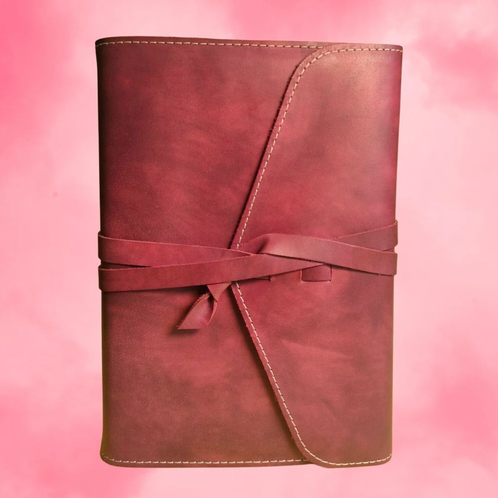 Biblia in husa handmade piele autentica, cu clapeta si snur, marime medie, bordo, index, margini aurii, cuv. lui Isus cu rosu [057 HCS]