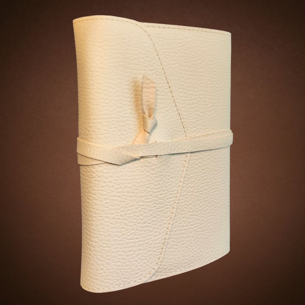 Biblia in husa handmade piele autentica, cu clapeta si snur, marime medie, bej, index, margini aurii, cuv. lui Isus cu rosu [057 HCS]