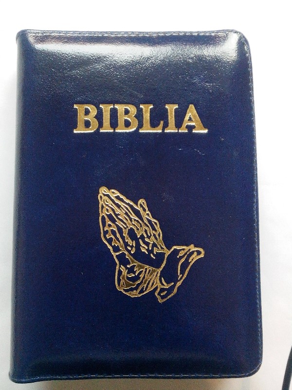 Biblie din piele, mica, indigo lacuit, fermoar, cu maini [043]