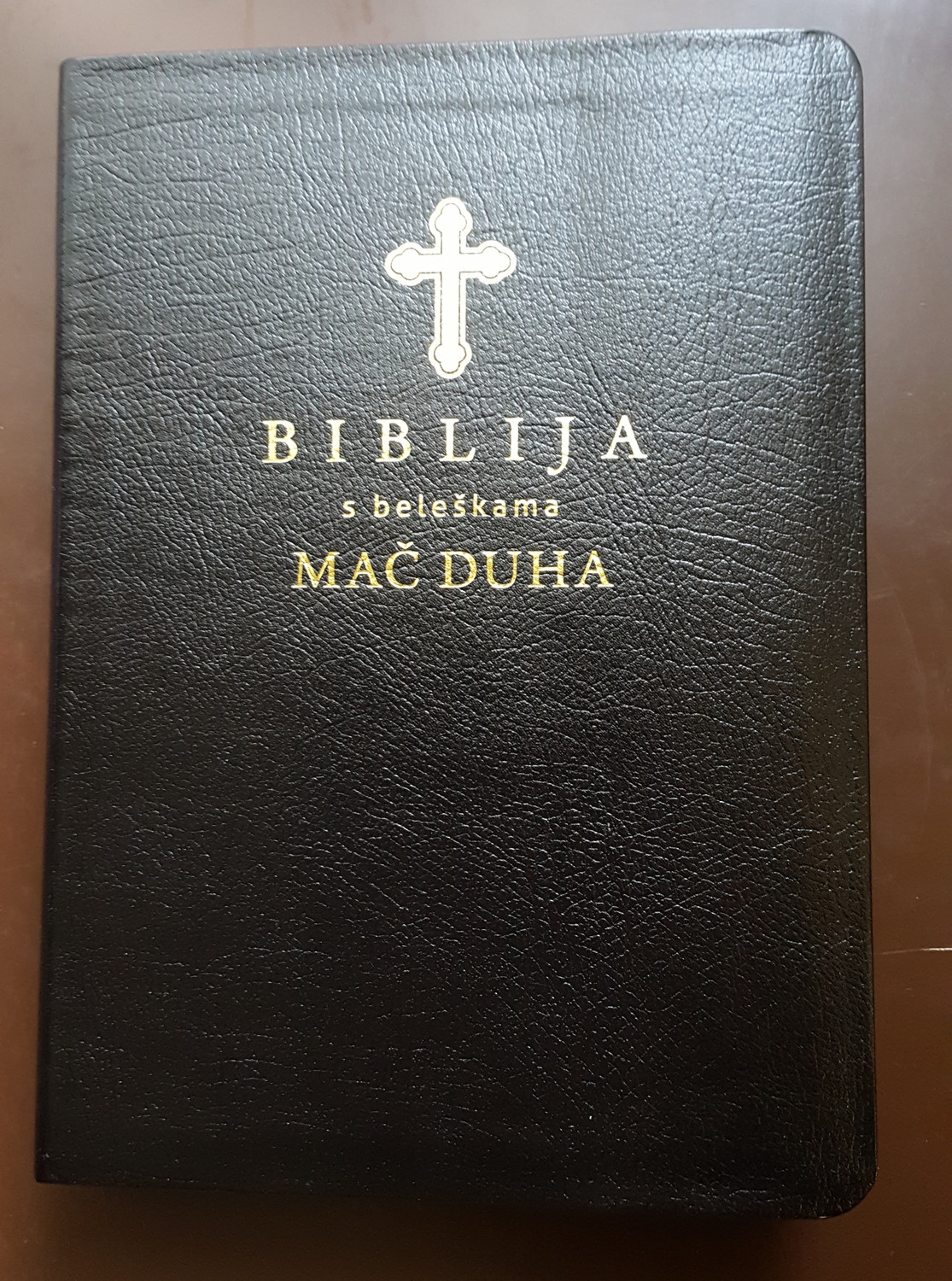 Biblia de studiu sârbă (alfabet latin), mare, fara fermoar, margini aurii - Biblija s beleškama - Mač Duha Biblia de studiu sârbă (alfabet latin), mare, fara fermoar, margini aurii - Biblija s beleškama - Mač Duha