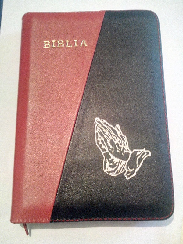 Biblia din piele, marime medie, rosu / negru, fermoar, cu maini, cuv. lui Isus cu rosu [053]