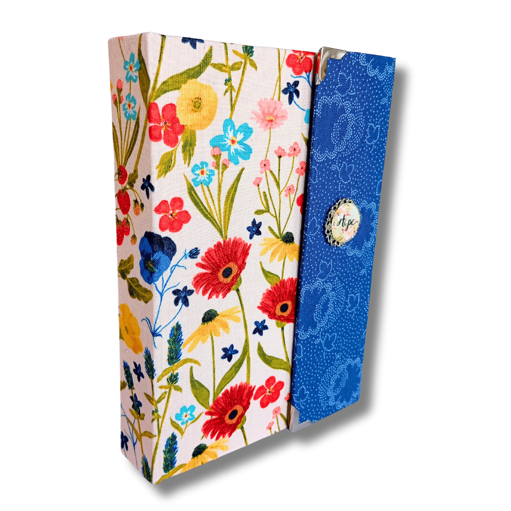 Biblia handmade, model 1, marime medie, inchidere cu clapeta, coperta tare textila, margini aurii, index, cuv. lui Isus cu rosu [SI 057 HM]