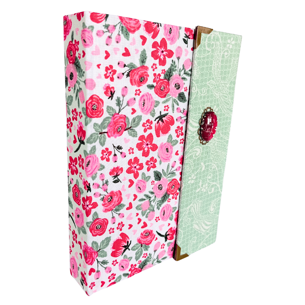 Biblia handmade, model 4, marime medie, inchidere cu clapeta, coperta tare textila, margini aurii, index, cuv. lui Isus cu rosu [SI 057 HM]