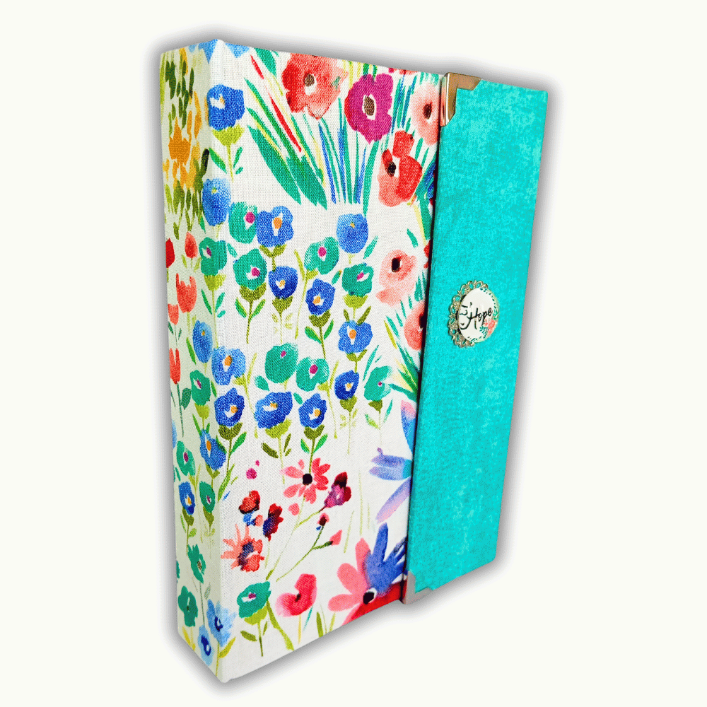 Biblia handmade, model 5, marime medie, inchidere cu clapeta, coperta tare textila, margini aurii, index, cuv. lui Isus cu rosu [SI 057 HM]