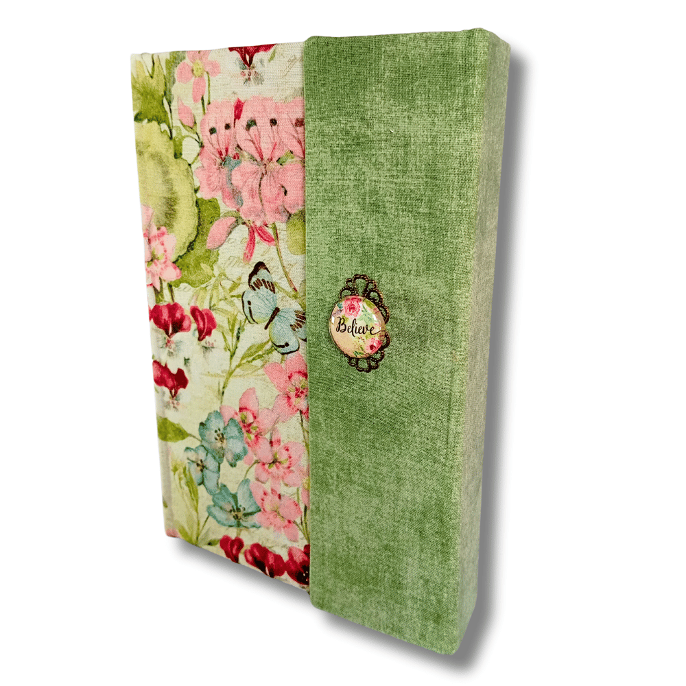 Biblia handmade, model 6, marime medie, inchidere cu clapeta, coperta tare textila, margini aurii, index, cuv. lui Isus cu rosu [SI 057 HM]