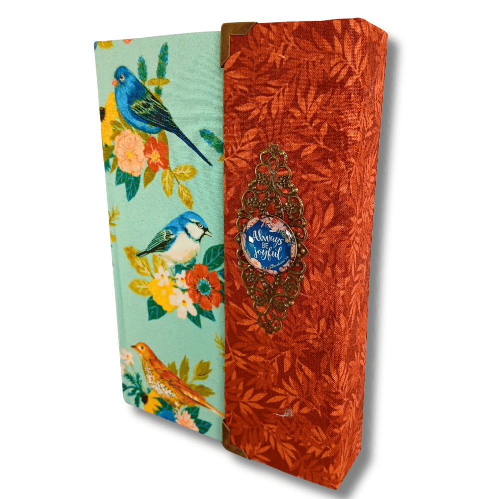 Biblia handmade, model 11, marime medie, inchidere cu clapeta, coperta tare textila, margini aurii, index, cuv. lui Isus cu rosu [SI 057 HM]