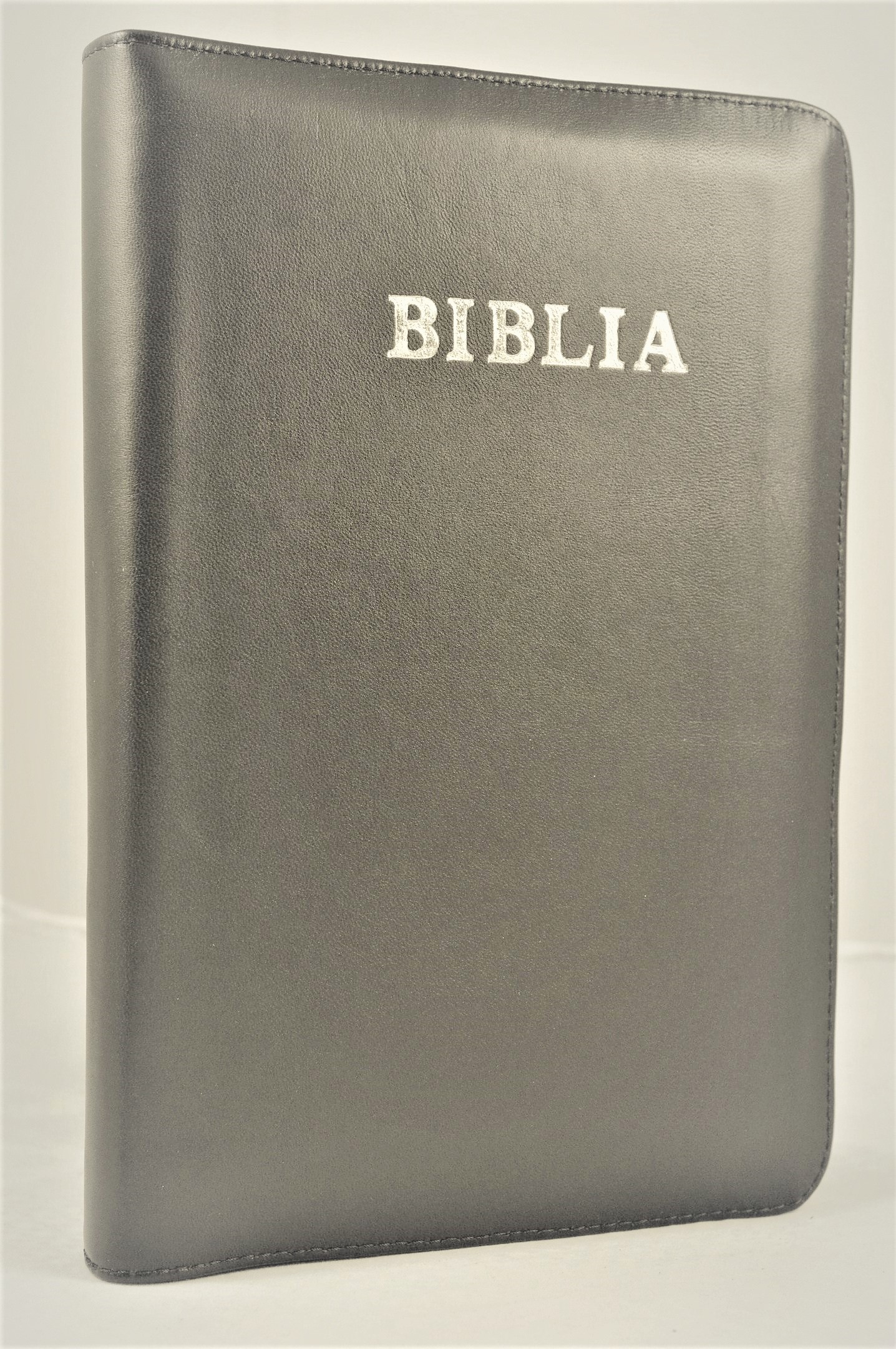 Biblie mare, piele, maro inchis, fermoar, index, margini argintii, cuv. Isus cu rosu [SI 073 PFI]