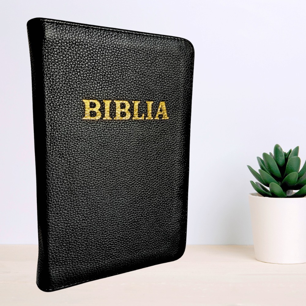 Biblie mare, piele, culoare neagră, fermoar, index, margini argintii,cuv. Isus cu rosu [SI 073 PFI]