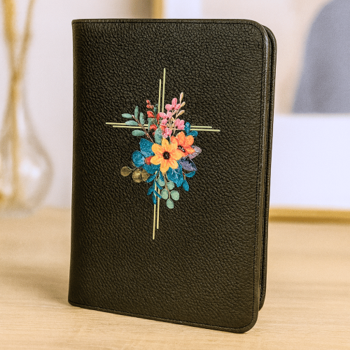 Biblie din piele, marime medie, neagra bizonata, imprimeu cruce floral, fermoar, index, margini aurii, cuv. lui Isus cu rosu [057 PFI]