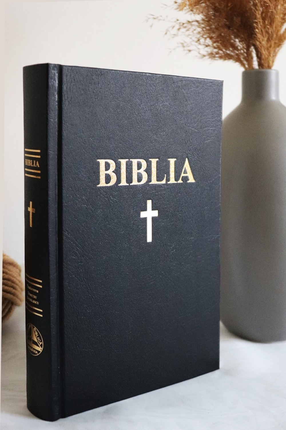 Biblia mare, neagra, cartonata, margini albe, simbol cruce, cuv. lui Isus cu rosu [073 CT]