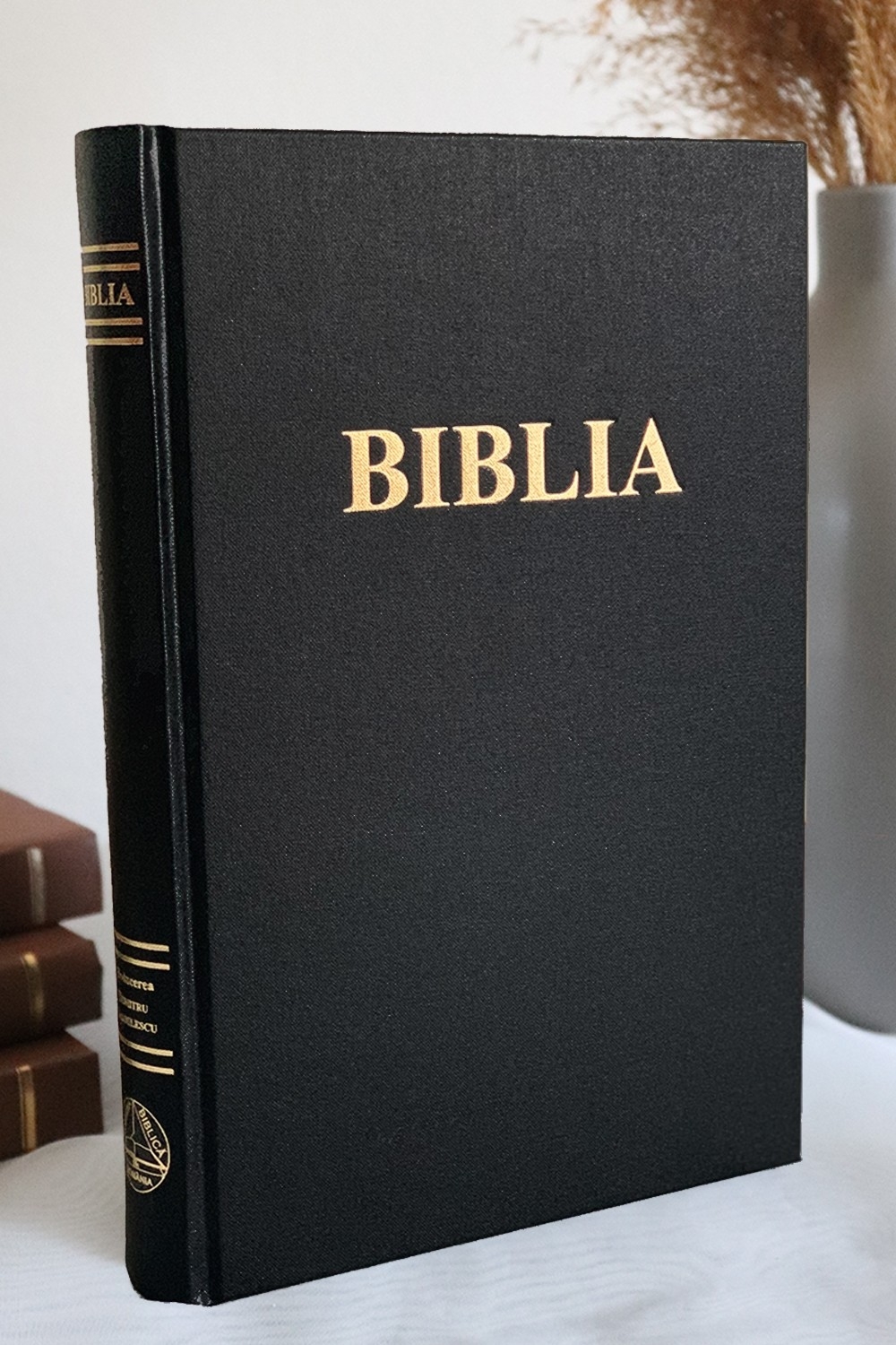 Biblia mare catre foarte mare, fara cruce, cartonata, scris mare, neagra, margini albe, trad. Cornilescu [083 CT]