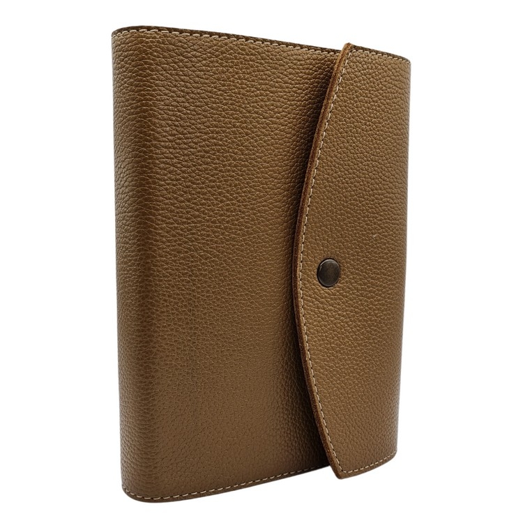 Biblia in husa handmade piele autentica, cu clapetă si capsă, mărime medie, maro, index, margini aurii, cuv. lui Isus cu rosu [057 CLA]