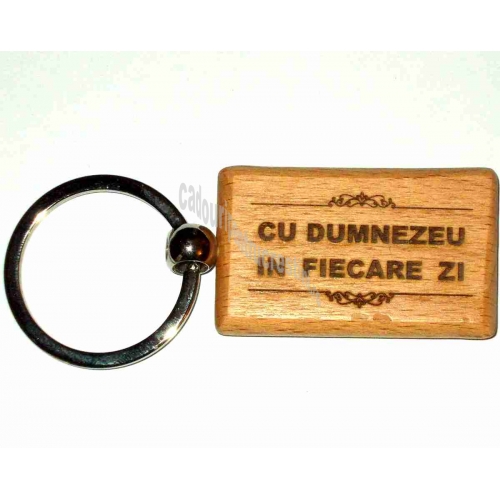 Breloc crestin din lemn -  Cu Dumnezeu in fiecare zi Breloc crestin din lemn -  Cu Dumnezeu in fiecare zi