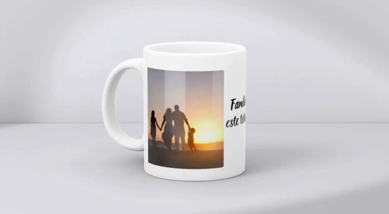 Cană personalizată cu două poze – Familia este totul! Cană personalizată cu două poze – Familia este totul!