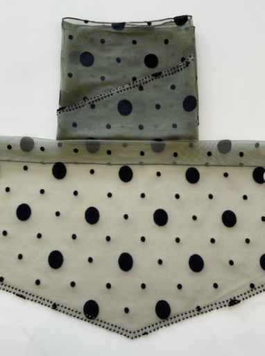 Batic din dantela - verde olive cu buline negre Batic din dantela - verde olive cu buline negre