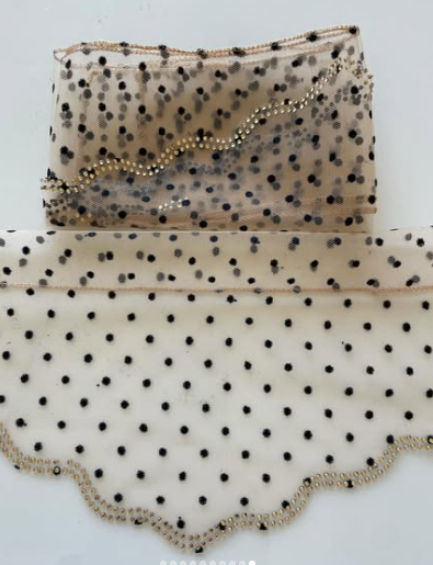 Batic din dantela - bej cu buline negre Batic din dantela - bej cu buline negre