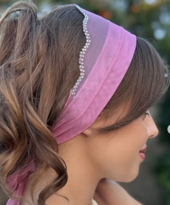 Batic din tul - roz cu pietre pe margine Batic din tul - roz cu pietre pe margine