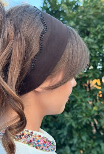 Batic din tul - maro închis cu pietre pe margine Batic din tul - maro închis cu pietre pe margine