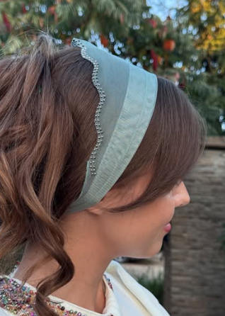 Batic din tul - turcoaz pal cu pietre pe margine