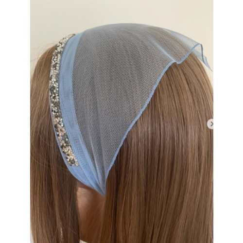 Batic din tul - albastru deschis cu pietre gri Batic din tul - albastru deschis cu pietre gri