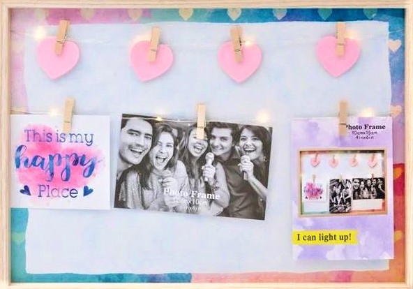 Rama foto din lemn, crem, iluminata cu 8 leduri - 7 poze (41,5x31,5 cm) Rama foto din lemn, crem, iluminata cu 8 leduri - 7 poze (41,5x31,5 cm)