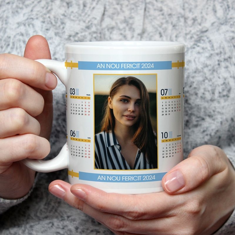 Cană personalizată cu poză si text – An nou cu calendar Cană personalizată cu poză si text – An nou cu calendar
