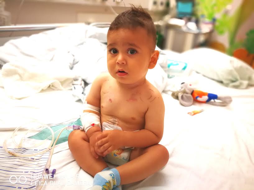 Am doar 2 ani anisori si 16 operatii la stomac.Te rog, salveaza-ma! Am doar 2 ani anisori si 16 operatii la stomac.Te rog, salveaza-ma!