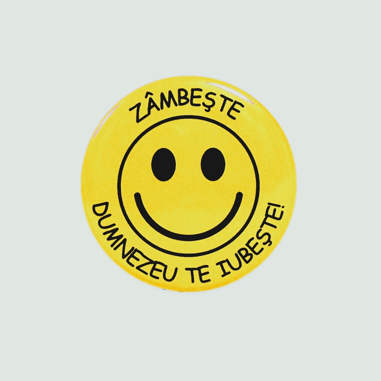 Insigna mesaj crestin - "Zâmbește, Dumnezeu te iubește!" Insigna mesaj crestin - "Zâmbește, Dumnezeu te iubește!"