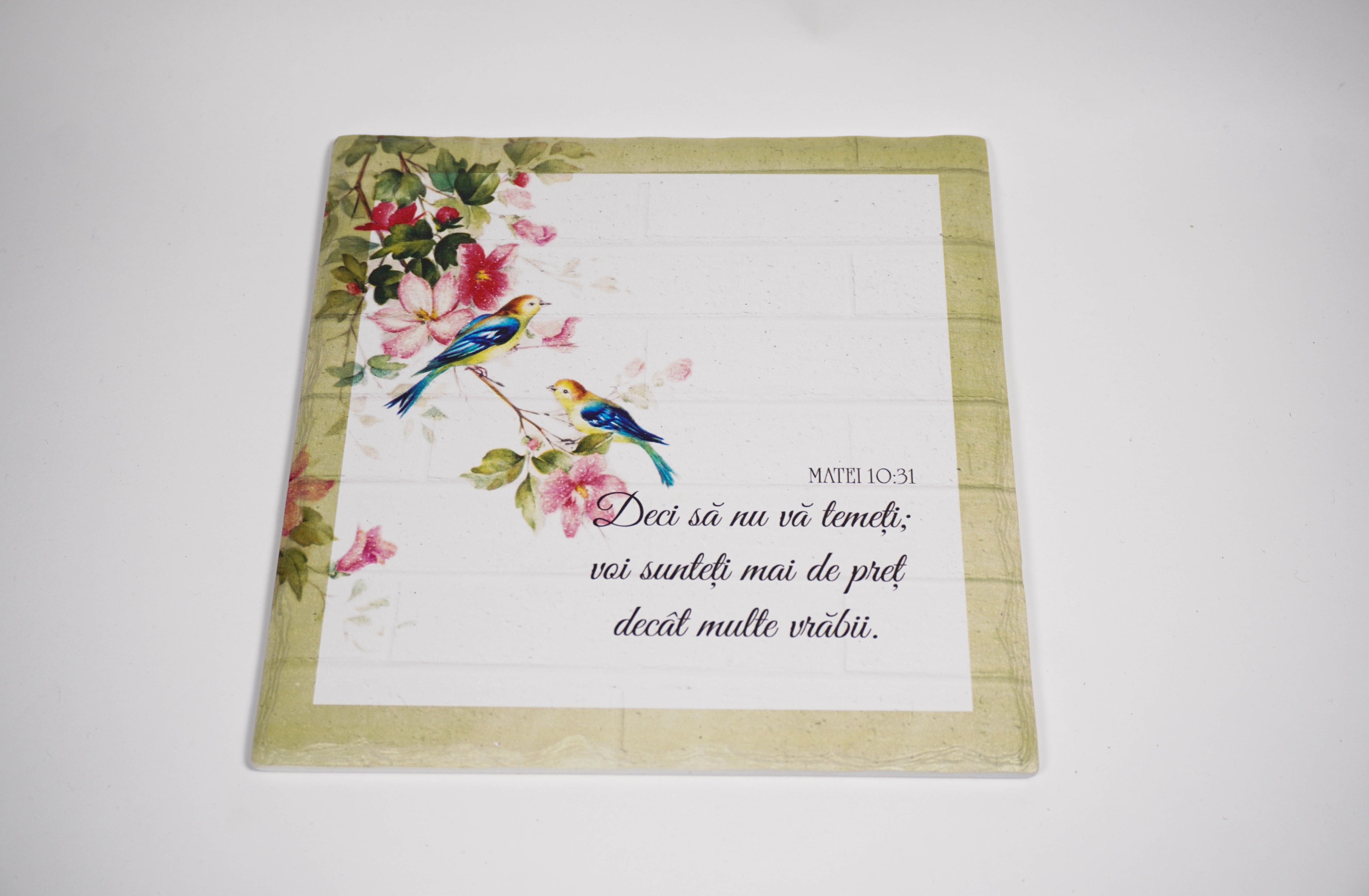 Aplica vintage patrata - "Deci să nu vă temeți; voi sunteți mai de preț decât multe vrăbii." Matei 10:31 Aplica vintage patrata - "Deci să nu vă temeți; voi sunteți mai de preț decât multe vrăbii." Matei 10:31