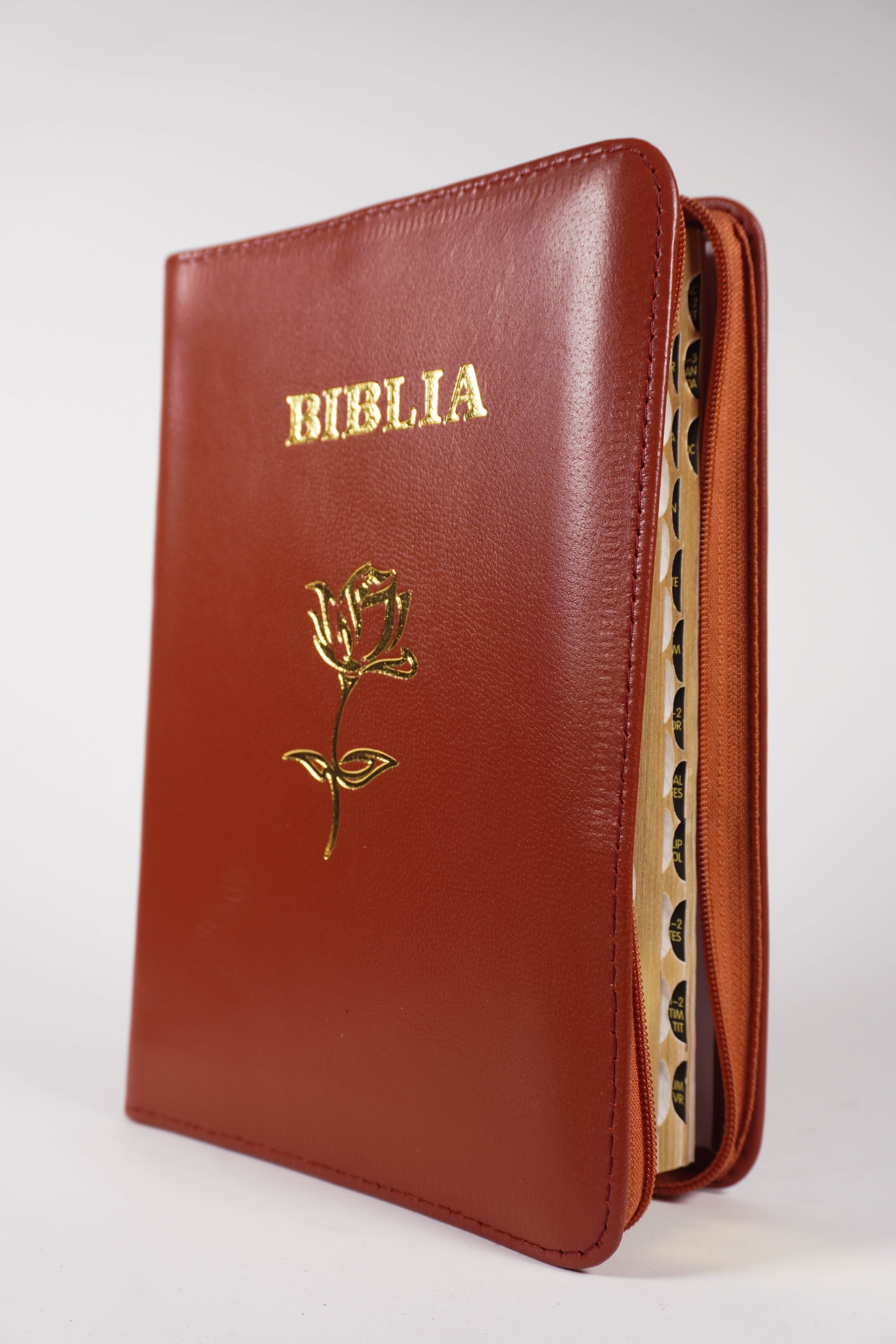 Biblie din piele, marime medie, culoare, cărămiziu, simbol floral, fermoar, index, margini aurii, cuv. lui Isus cu rosu [SB 057 PFI]