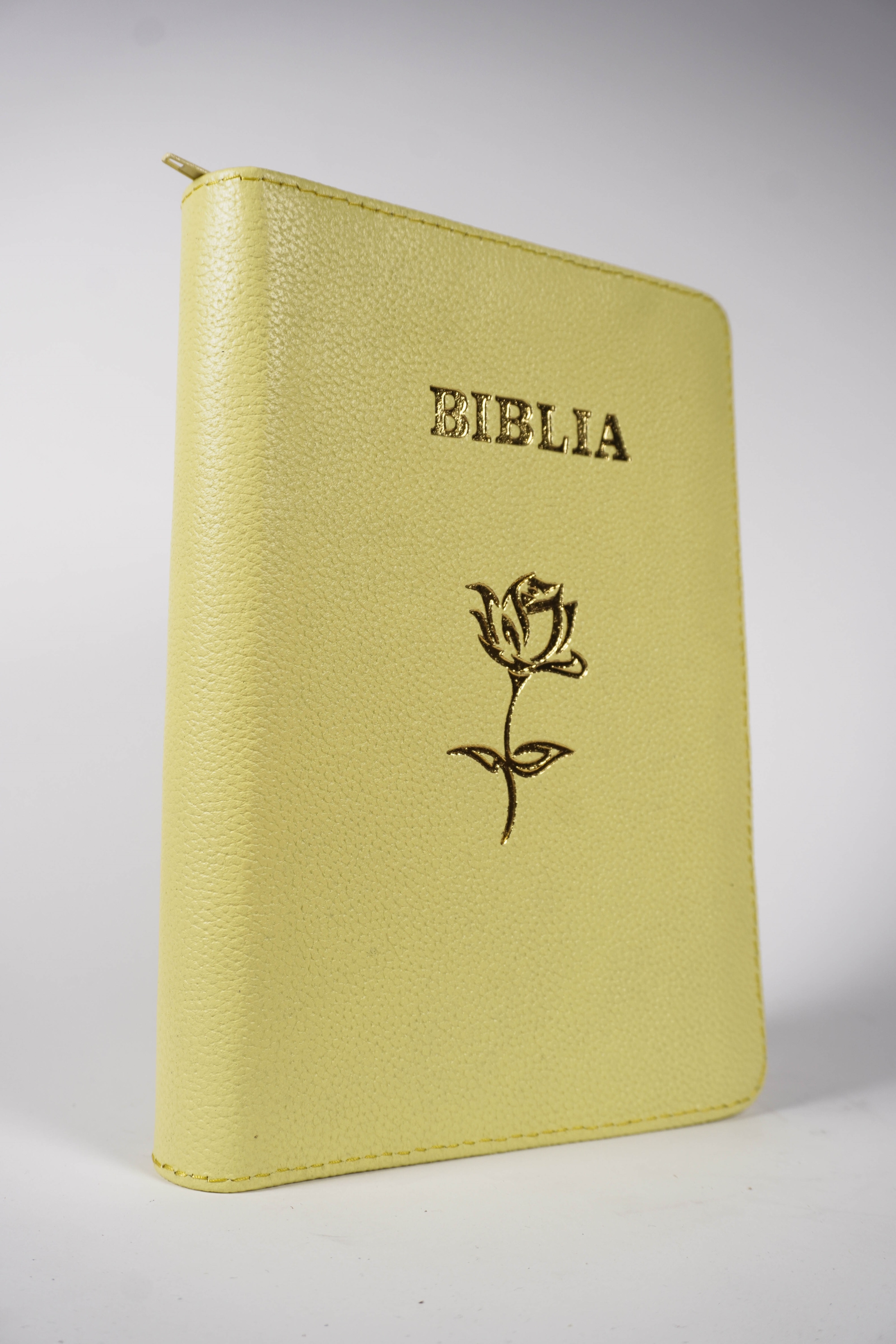 Biblia mica, coperta piele, galben, index, fermoar, margini aurii, simbol floral, cuv. lui Isus in rosu [047 PFI]