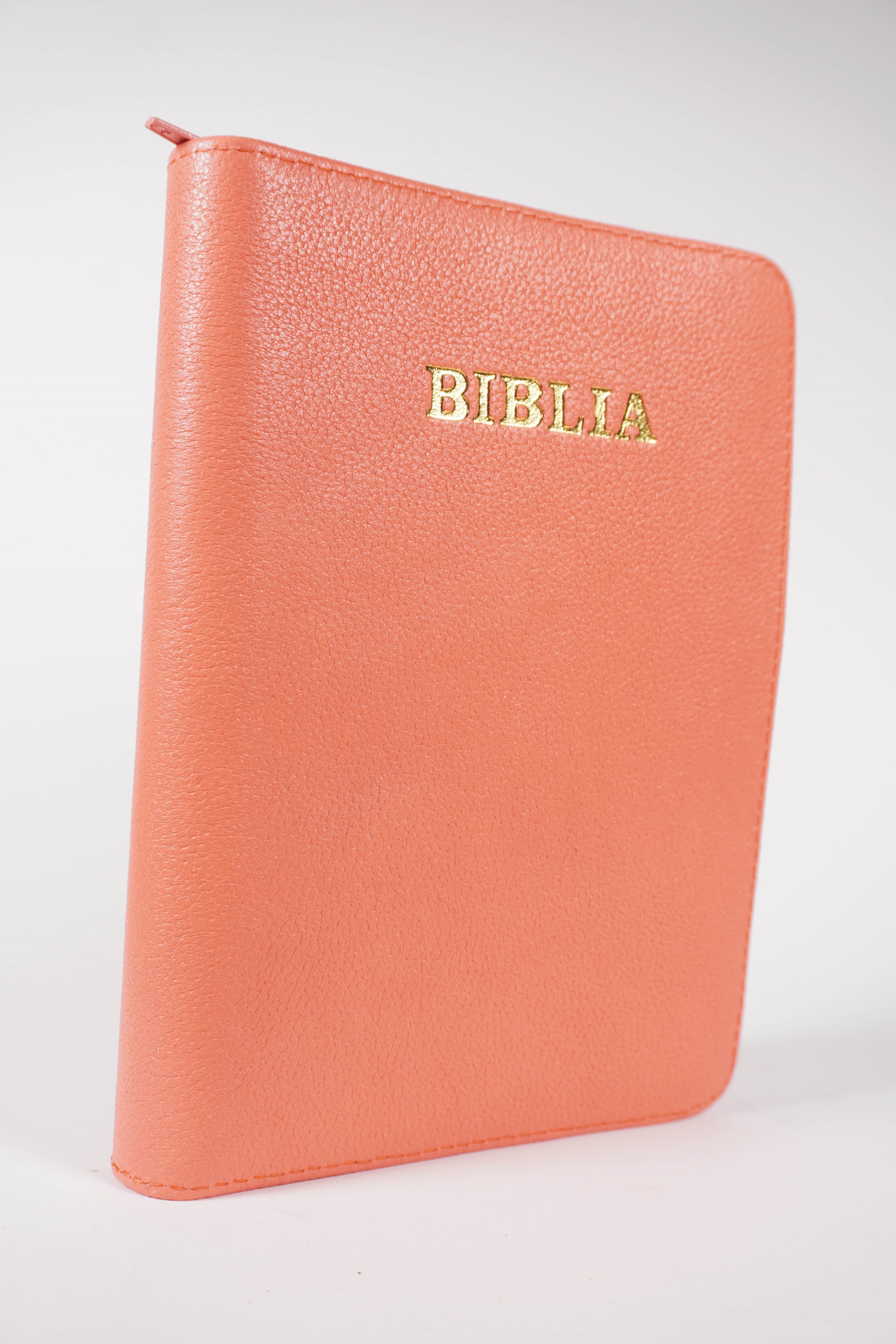 Biblie din piele, marime medie, culoare, roz coral, fermoar, index, margini aurii, cuv. lui Isus cu rosu [SB 057 PFI]