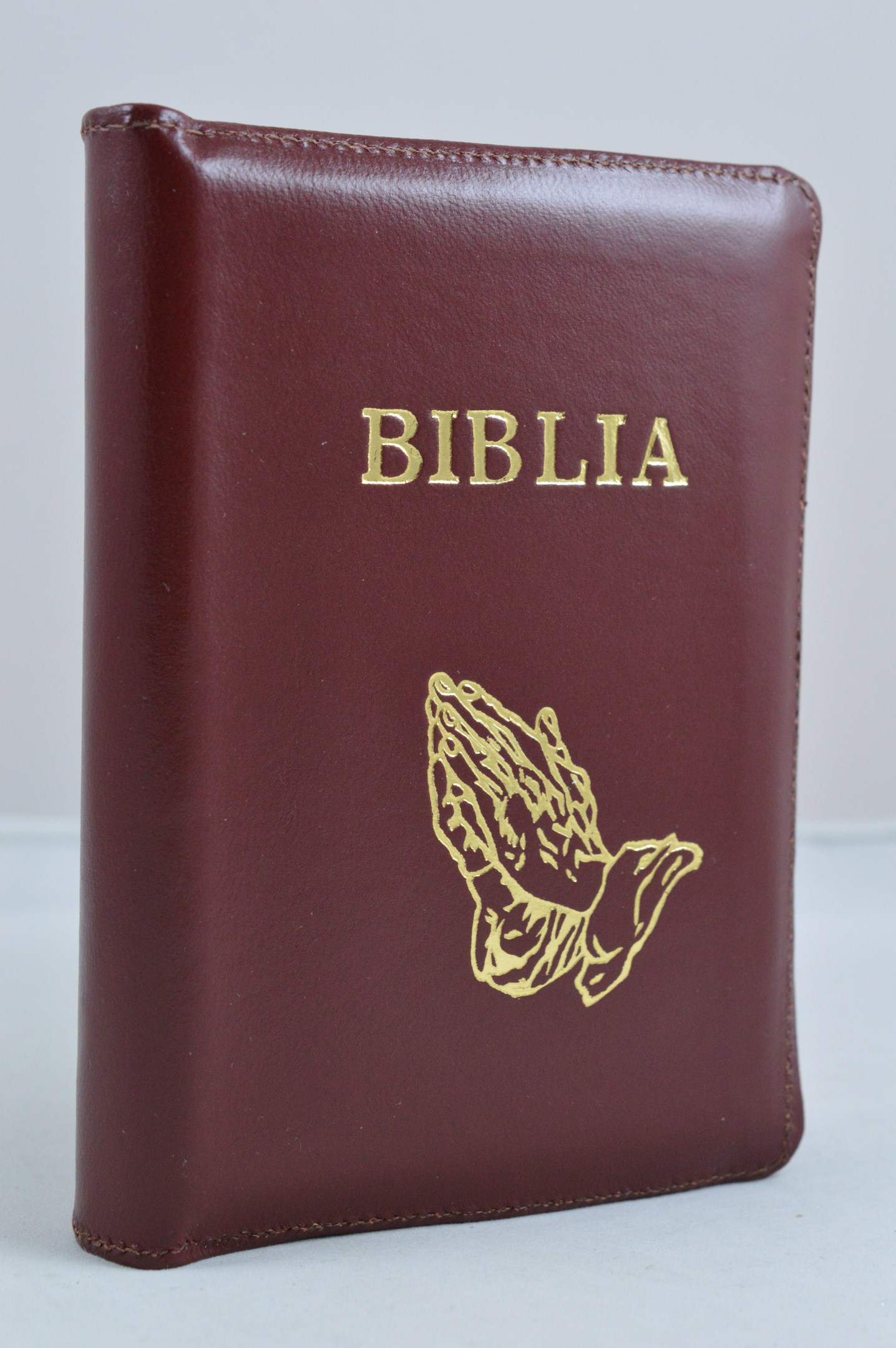 Biblie din piele, mica,visiniu cu maini, fermoar, aurita, cuv. lui Isus in rosu [043 A]