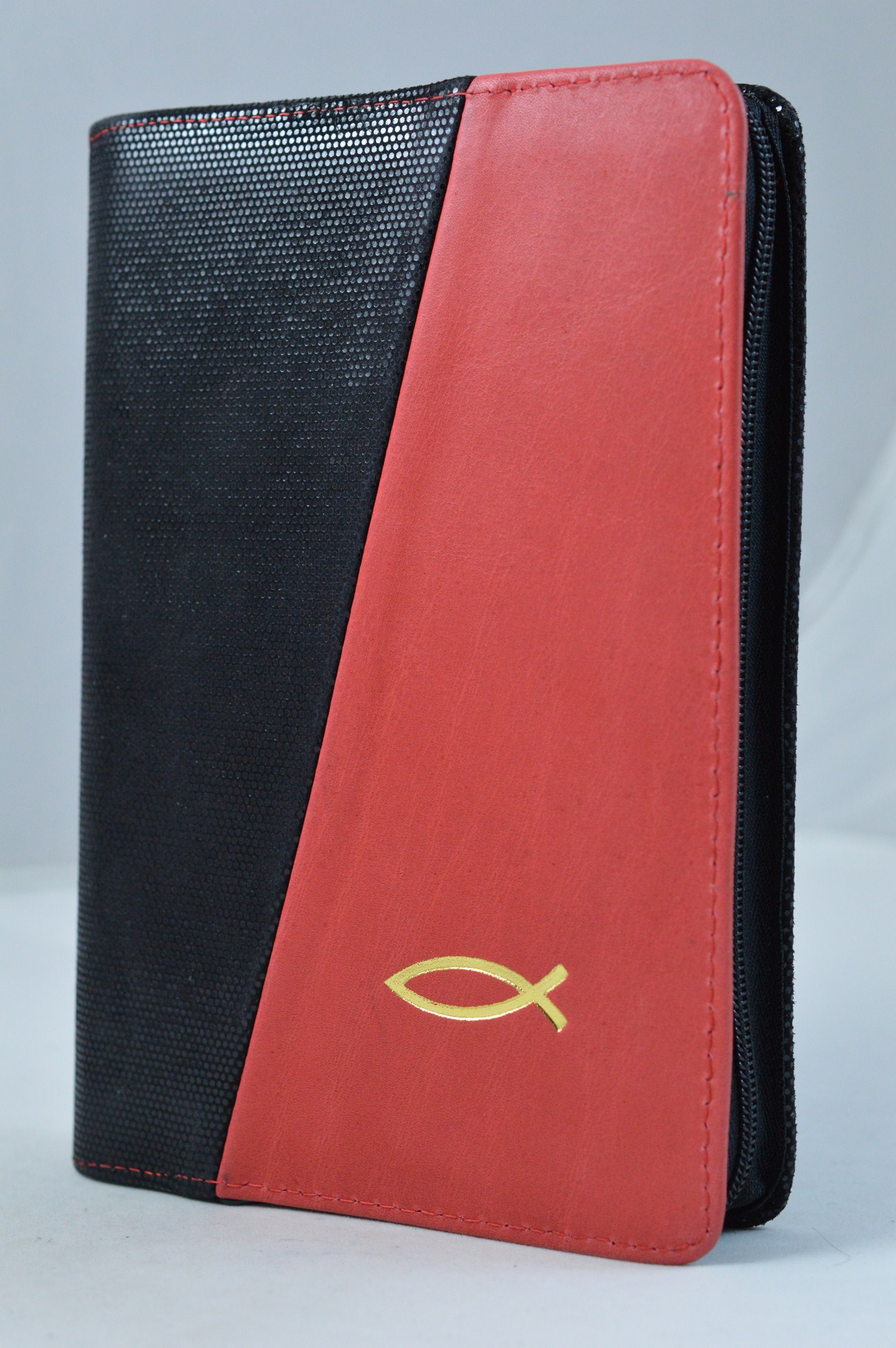 Biblia din piele, medie, negru/ rosu, fermoar, aurita, cu peste, cuv. lui Isus cu rosu [052]