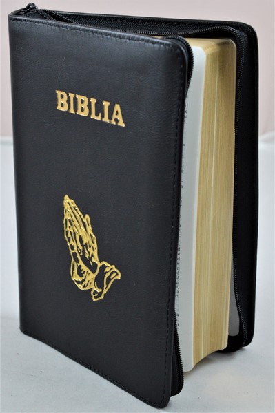Biblia din piele, marime medie, culoare neagra, fermoar, margini aurii, simbolul maini in rugaciune, cuv. lui Isus cu rosu [052]