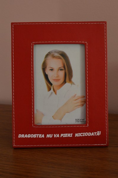 Rama din piele:Dragostea nu va pieri niciodata (rosie) Rama din piele:Dragostea nu va pieri niciodata (rosie)