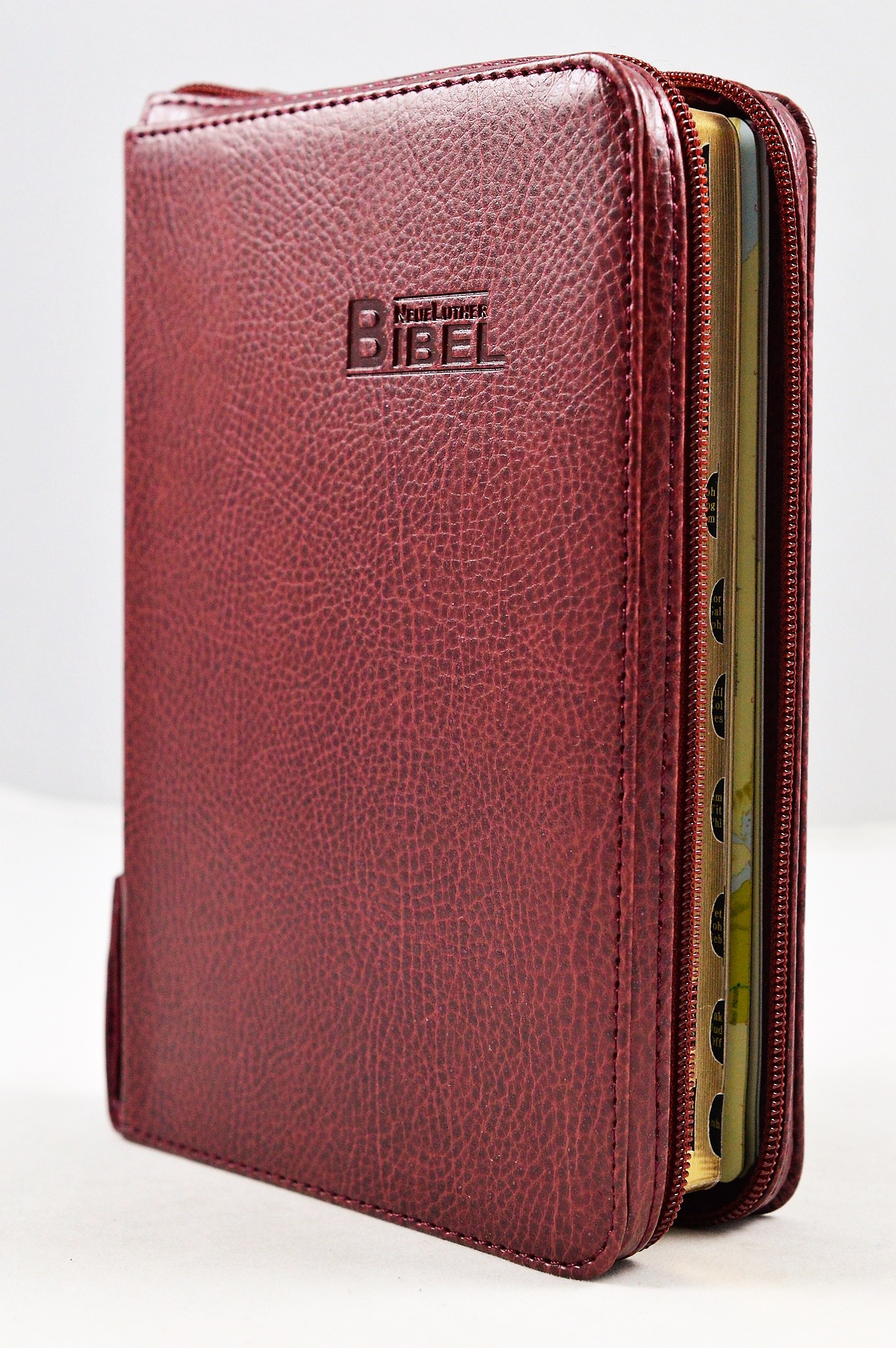 Biblia in limba germana - editia Neue Luther Bibel, piele ecologica, marime 14x21cm, culoare visnie, fermoar, index, margini aurii Biblia in limba germana - editia Neue Luther Bibel, piele ecologica, marime 14x21cm, culoare visnie, fermoar, index, margini aurii