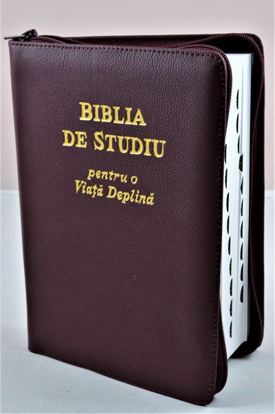 Biblia de studiu pentru o viata deplina, cu concordanta si explicatiii, fermoar, visinie, index, margini albe