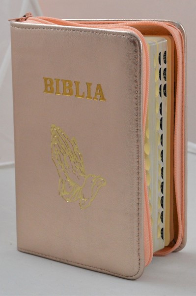 Biblia format mic, din piele, culoare coral sidefat, index, fermoar, margini argintii, simbolul maini in ruga, cuv. lui Isus in rosu [047 PFI]